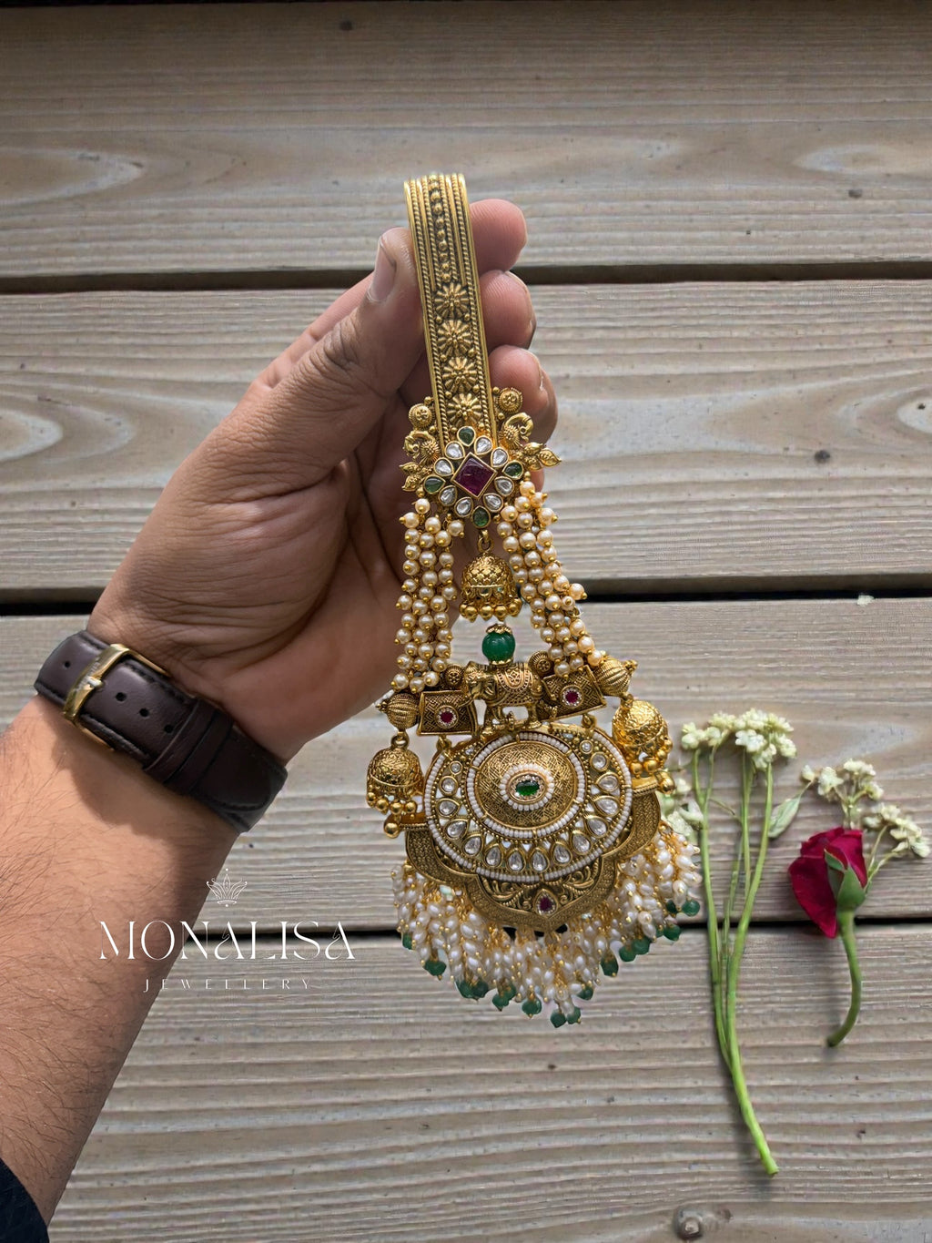 Kirja Antique Designer Challa