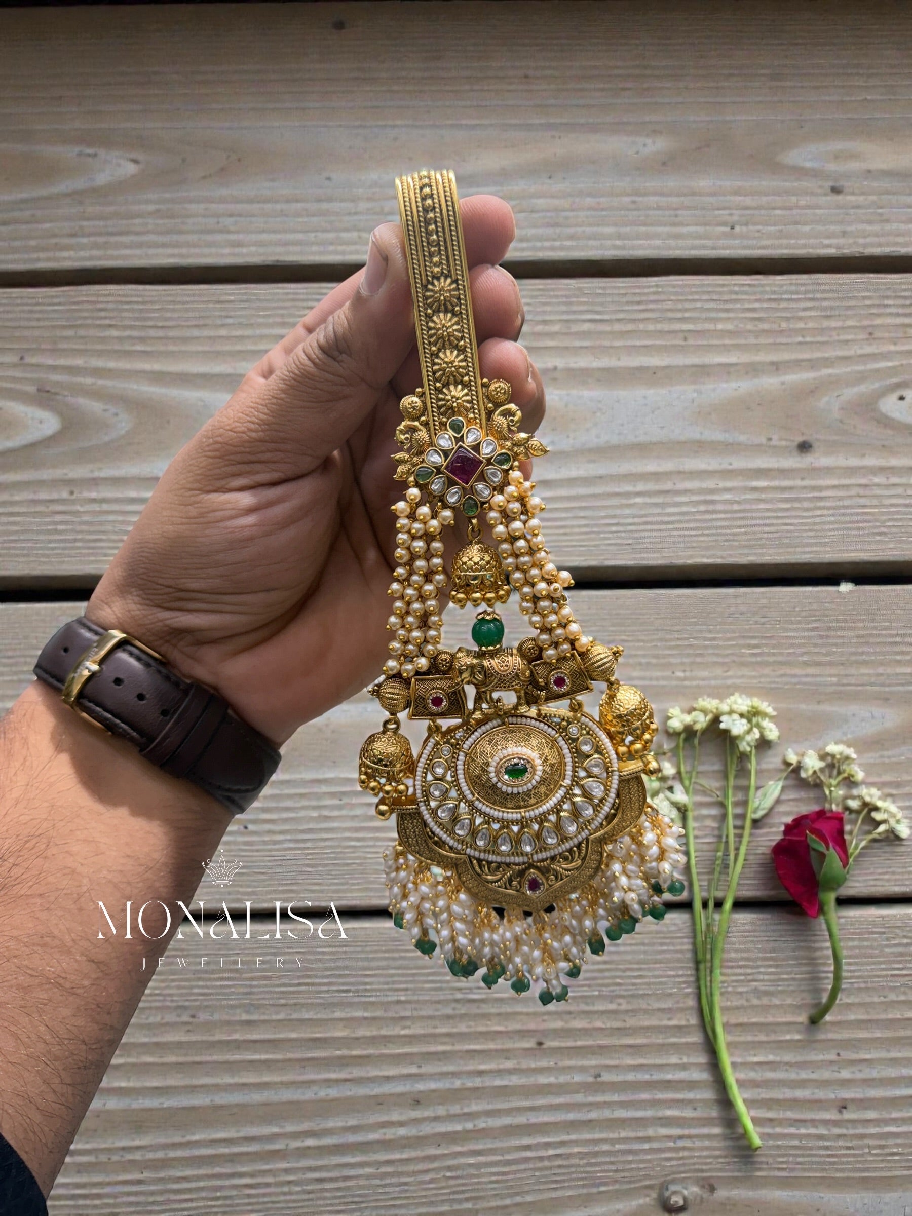 Kirja Antique Designer Challa