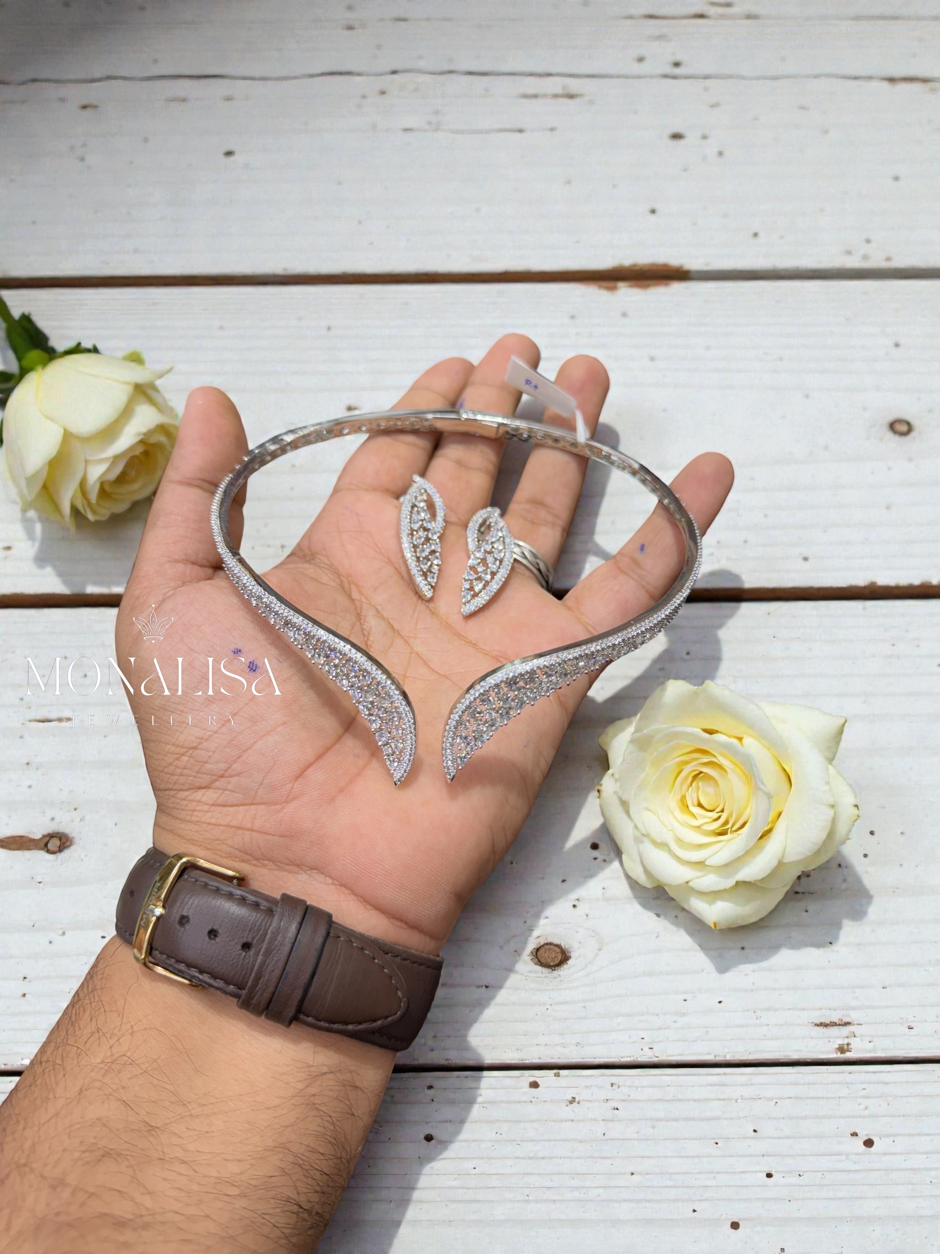 Vinara silver Diamond Hasli Necklace Set