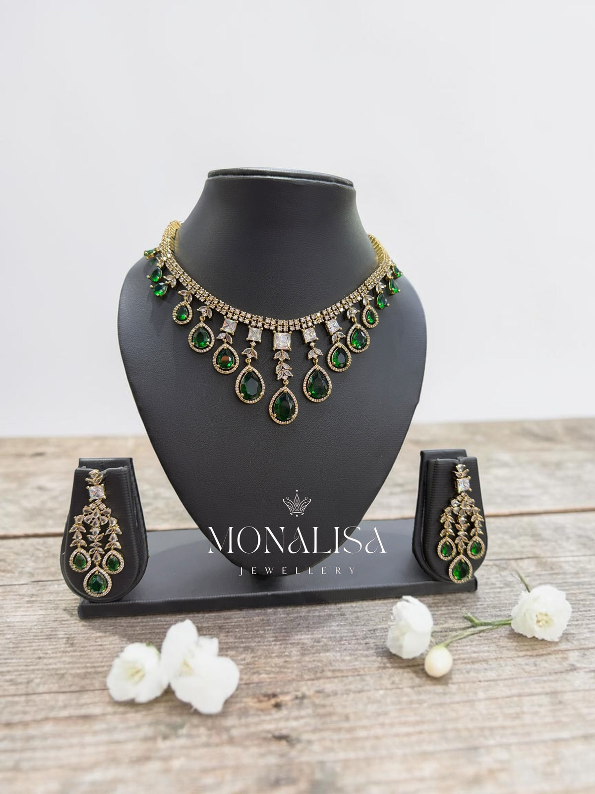 Sparkling Designer Necklace Set