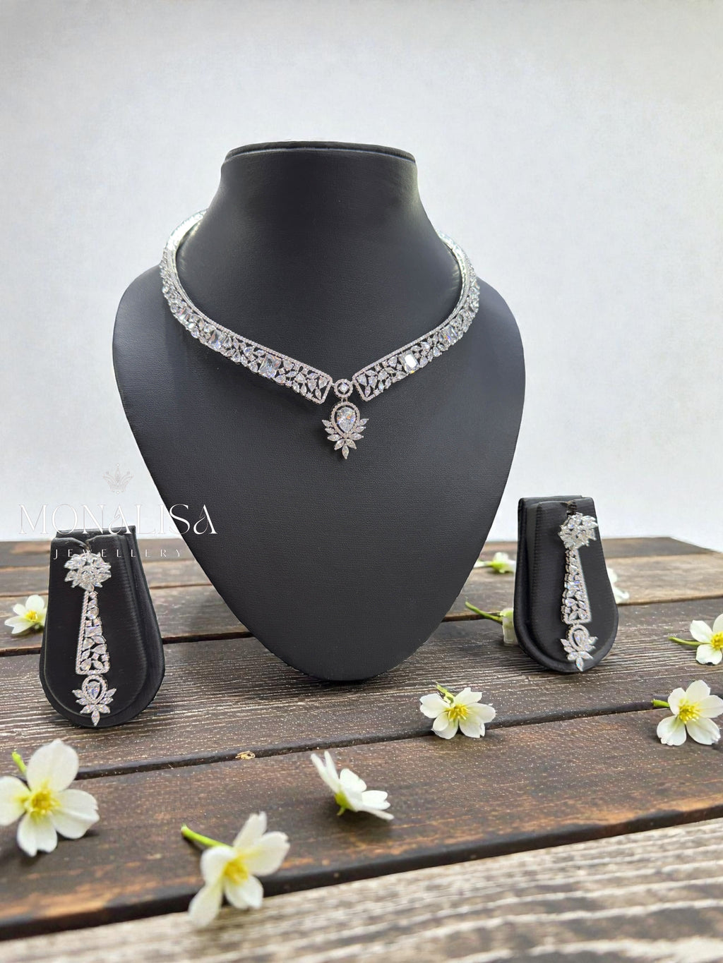 Mayira Diamond Hasli Necklace Set