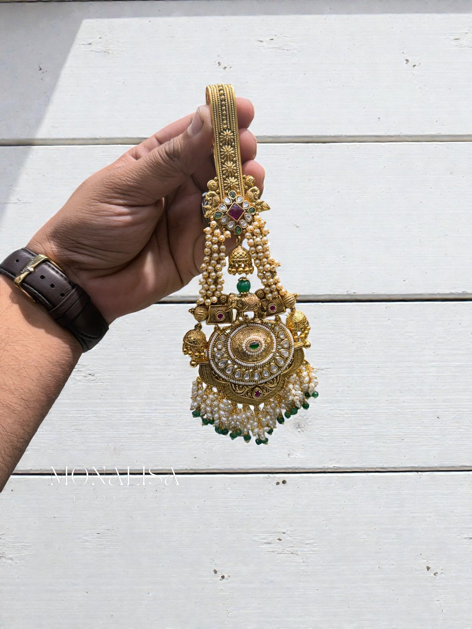 Kirja Antique Designer Challa