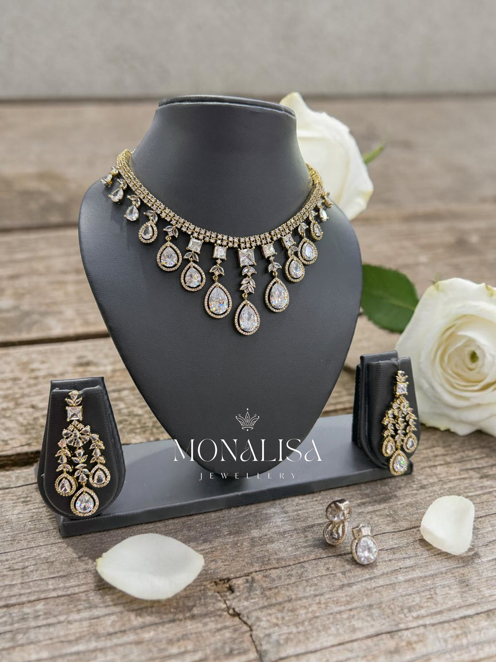 Sparkling Designer Necklace Set