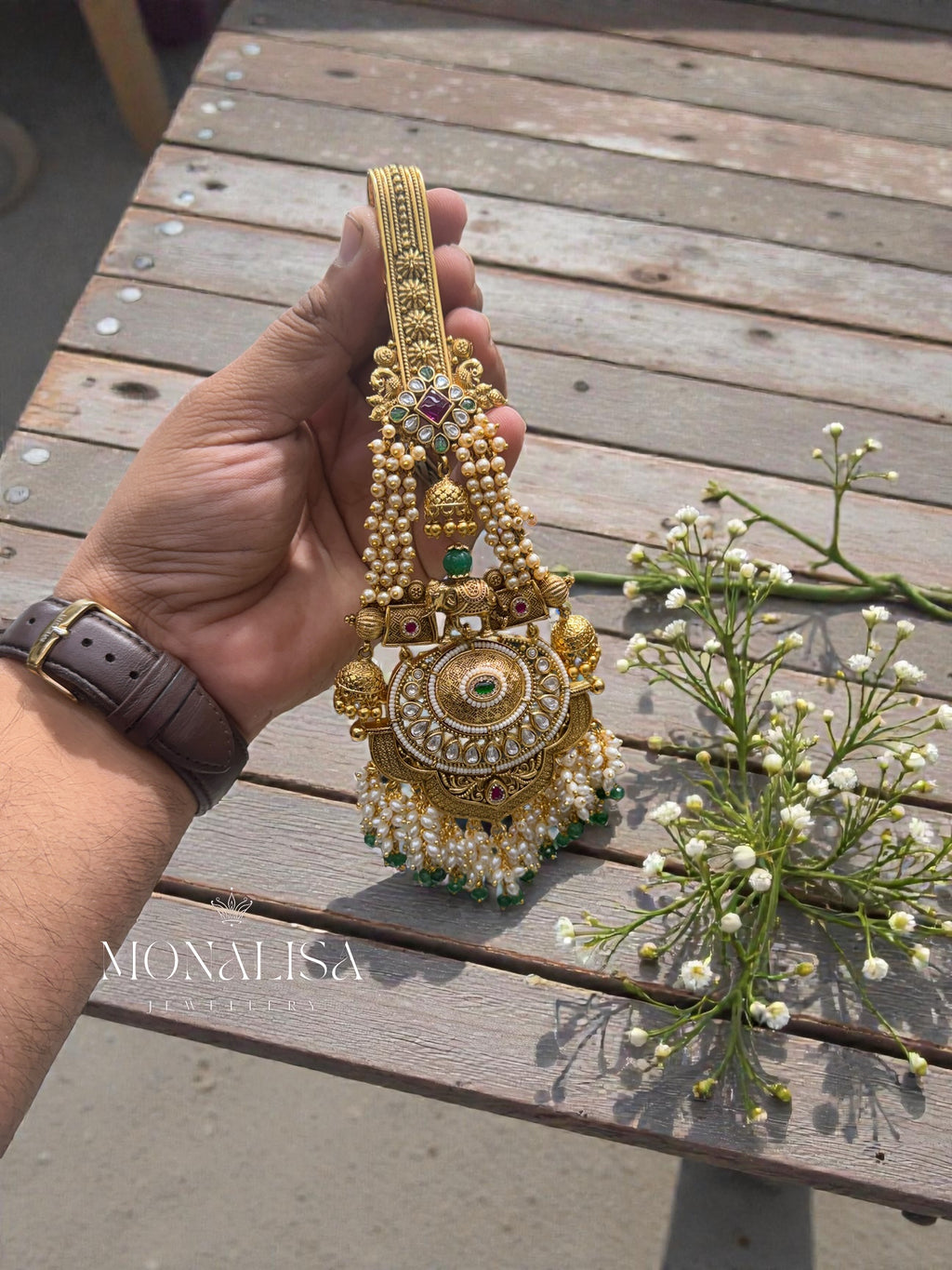 Kirja Antique Designer Challa