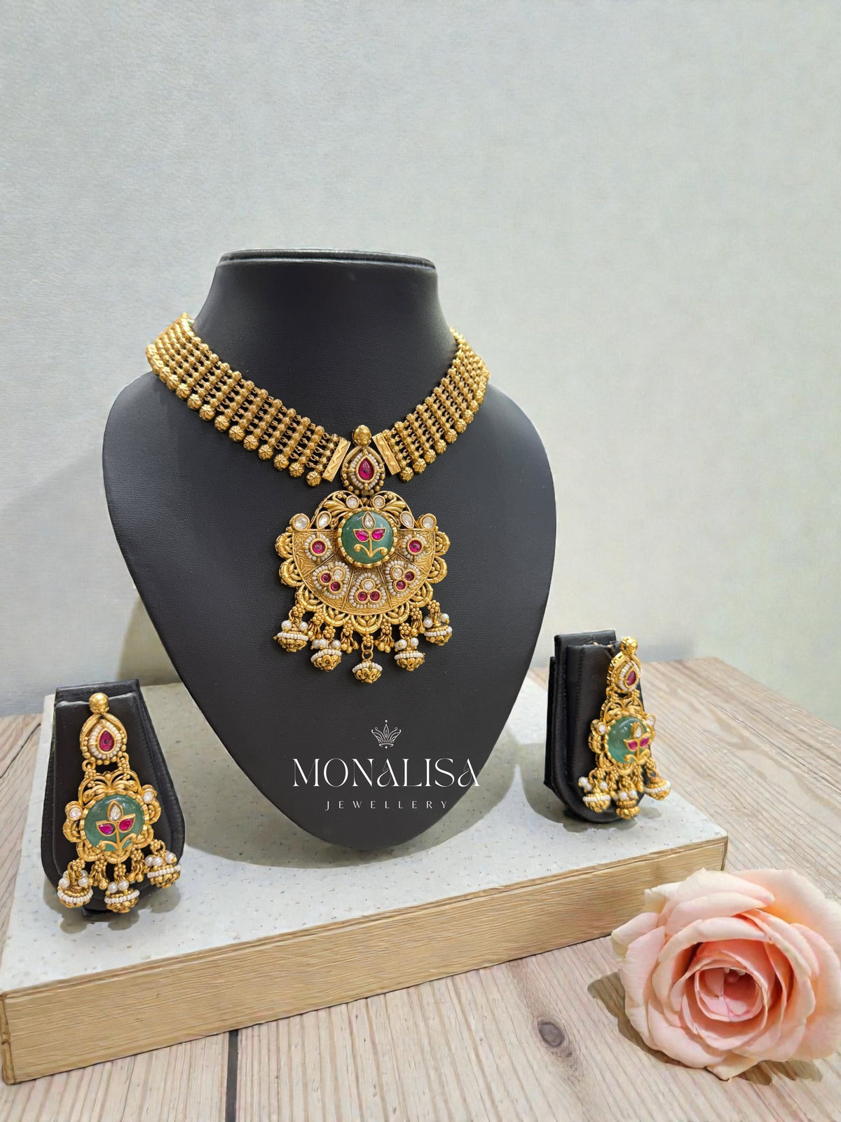Kitvikaa Antique designer Necklace Set