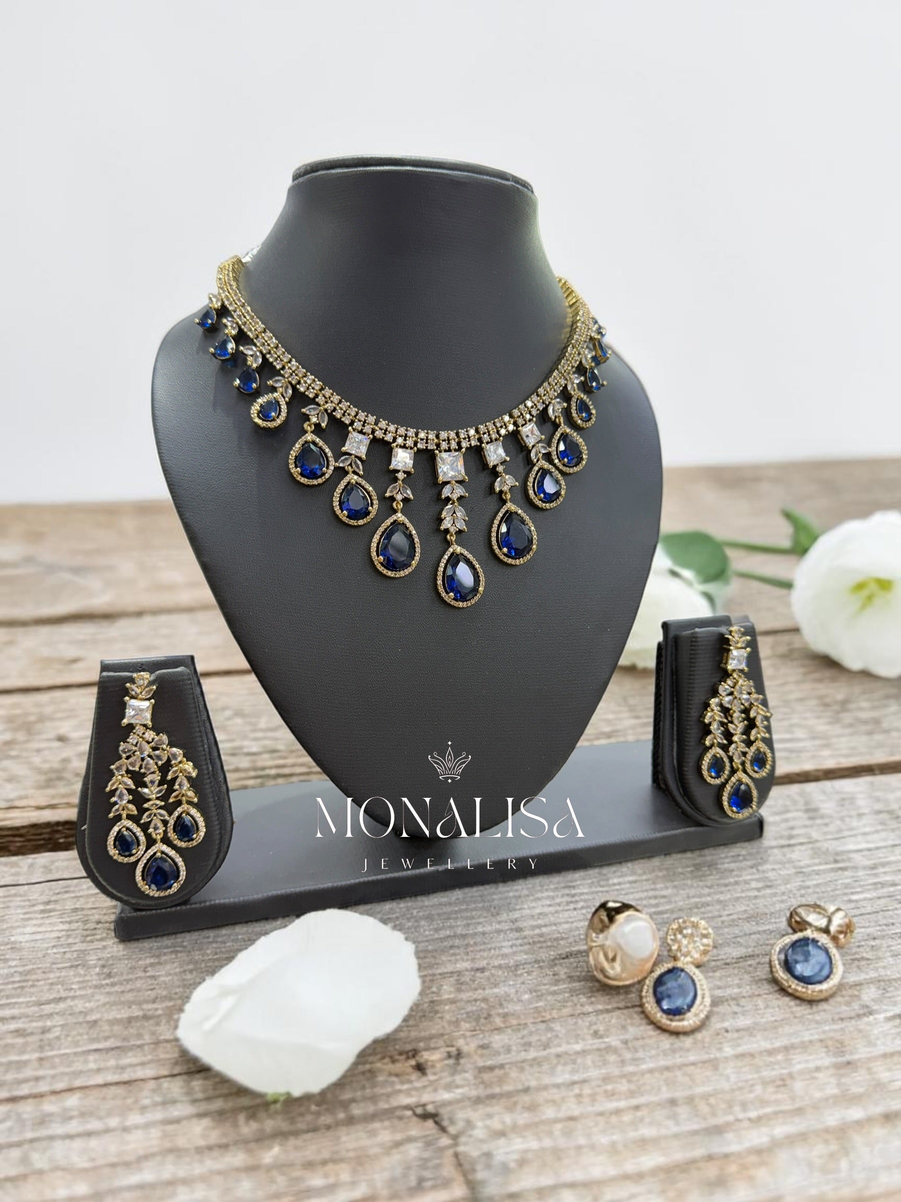 Sparkling Designer Necklace Set