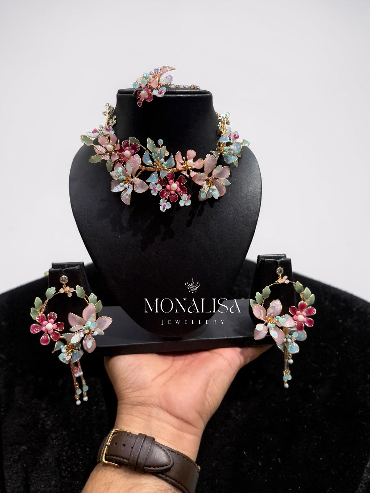 Flora Resin Designer Necklace