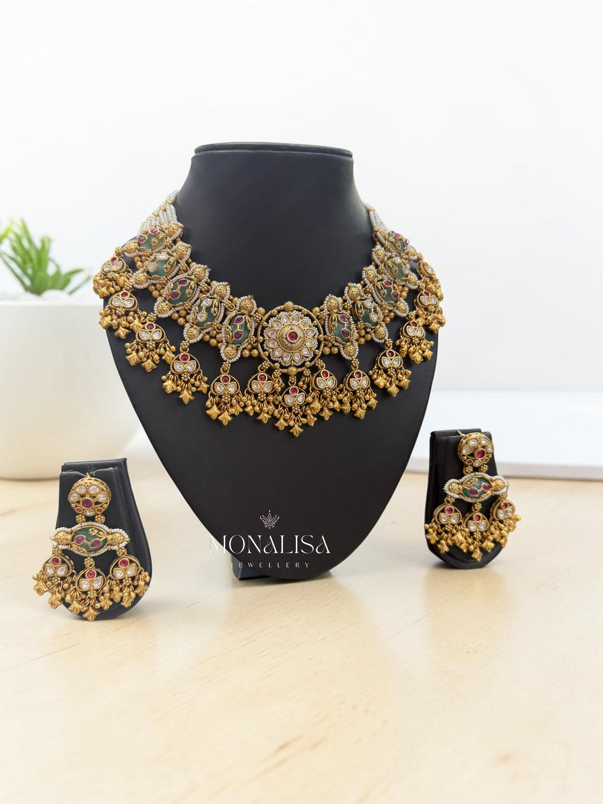 Vishnuva Antique Designer Necklace Set