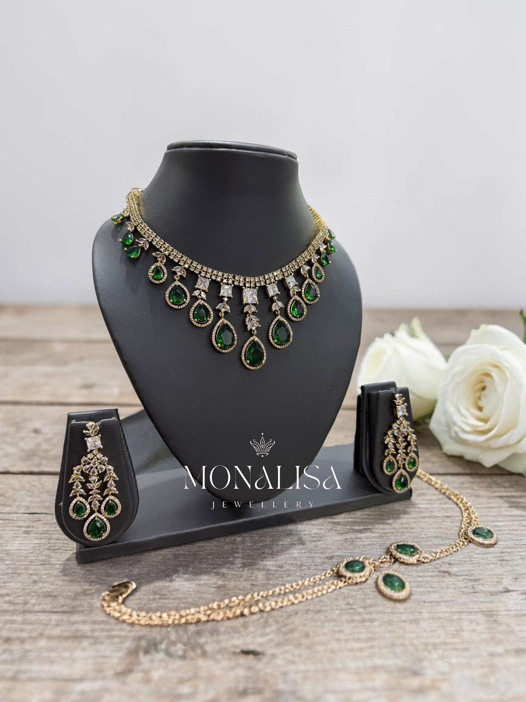 Sparkling Designer Necklace Set