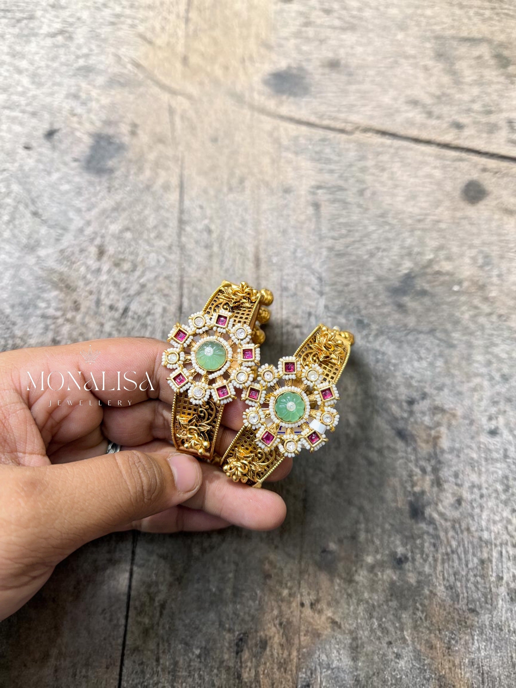 Ditya Antique Designer Bangles