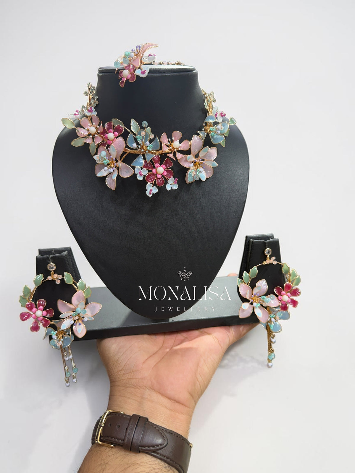 Flora Resin Designer Necklace