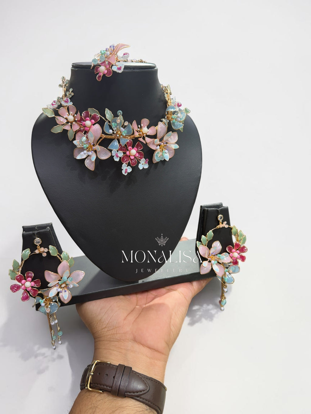 Flora Resin Designer Necklace