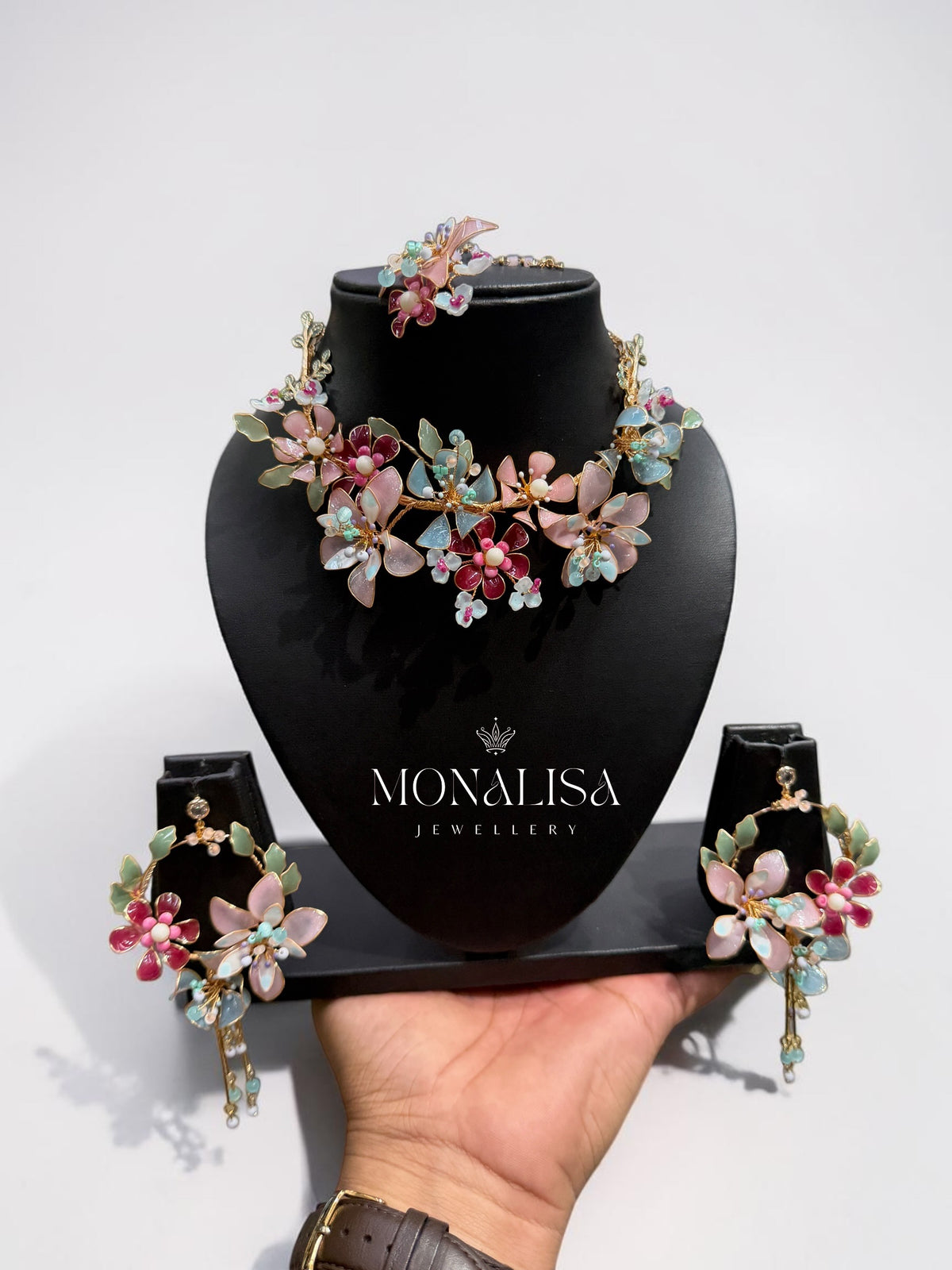 Flora Resin Designer Necklace