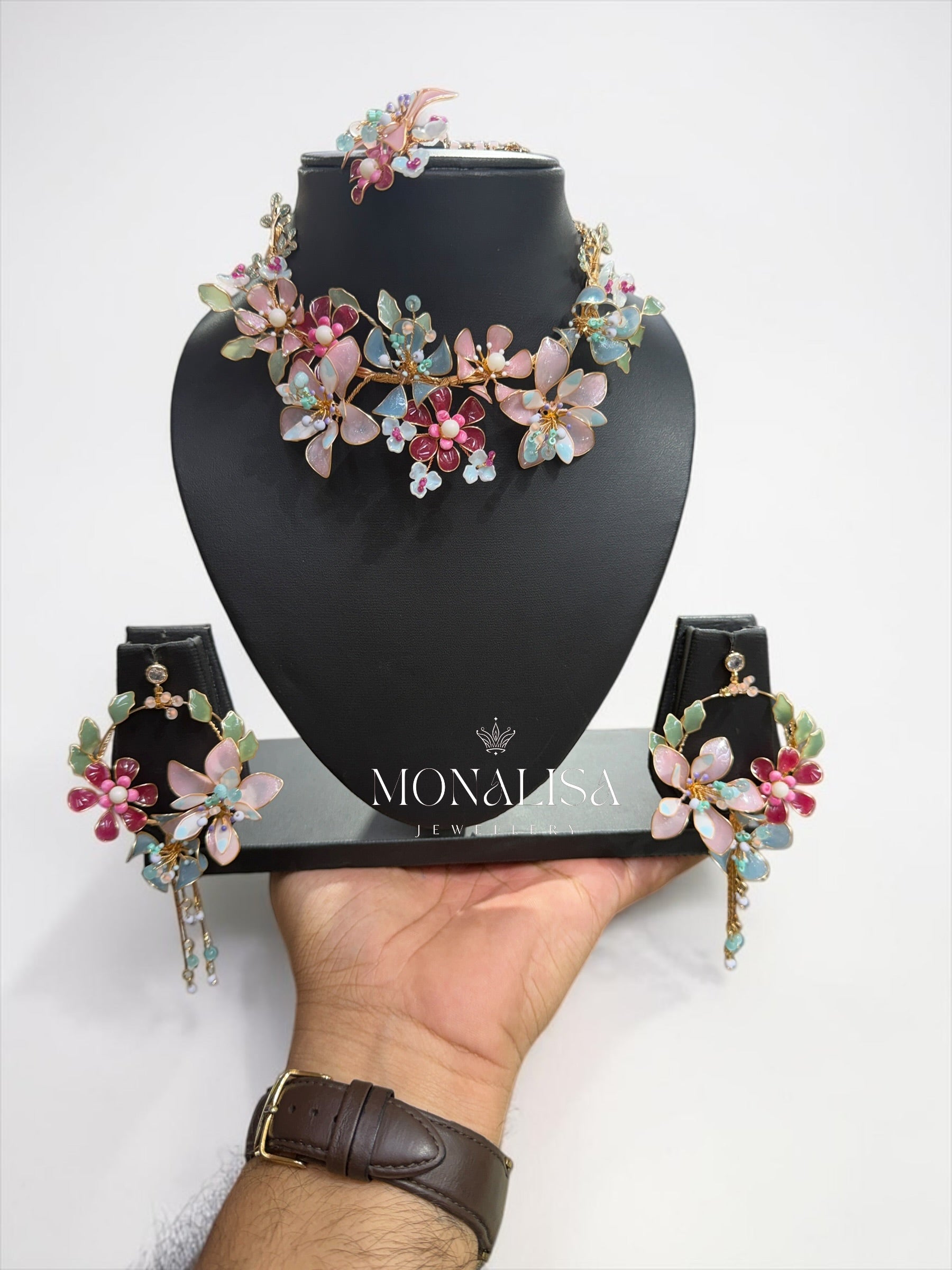Flora Resin Designer Necklace