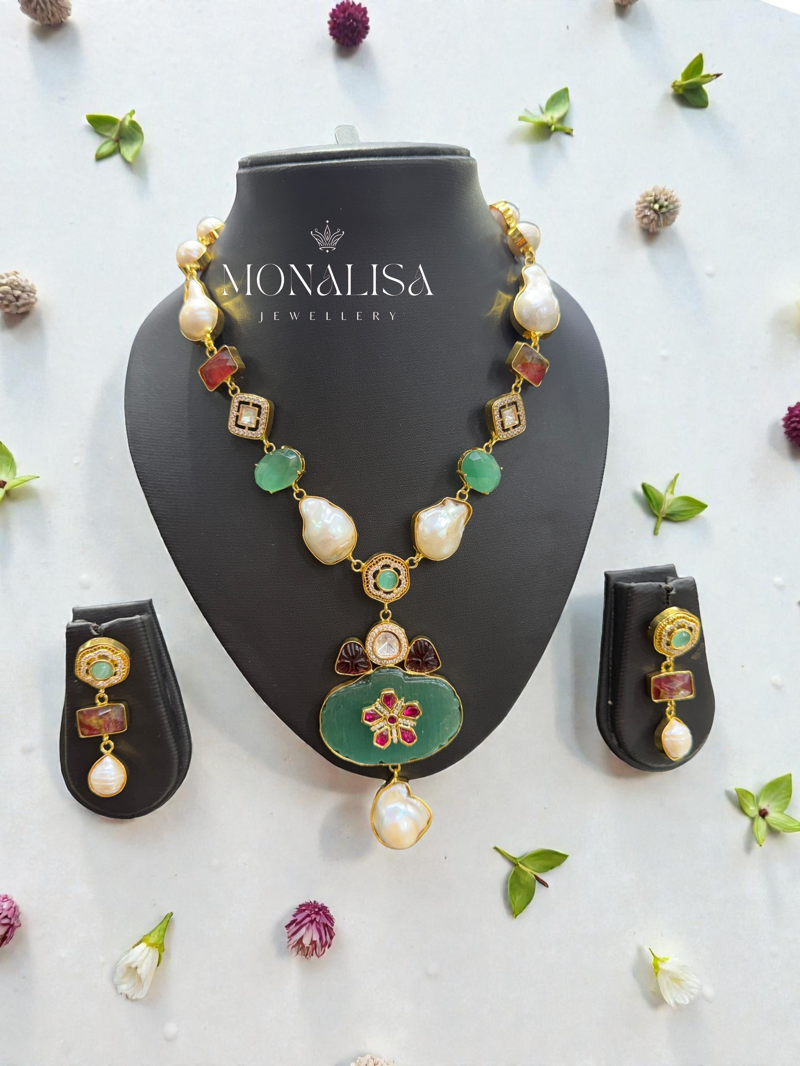 Statement Designer Baroque Pearls Necklace Set